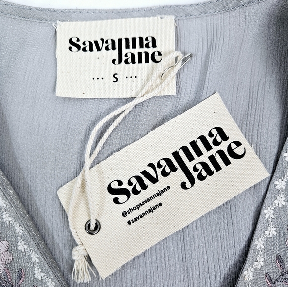 Savanna Jane Floral Embroidered Top in Light Gray/ Pink Size Small - Picture 12 of 13